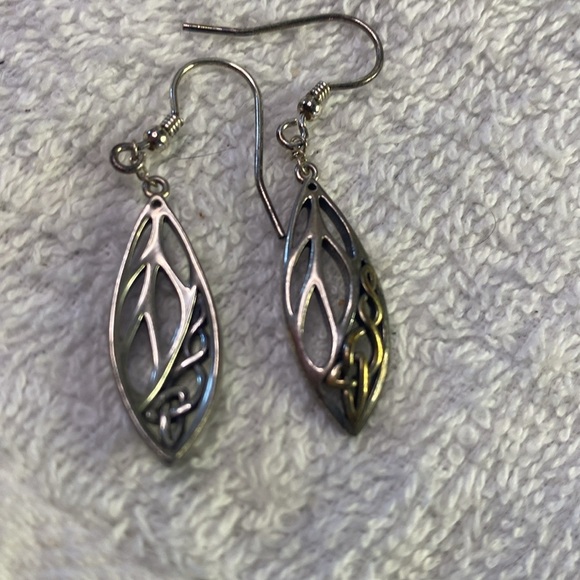 # 115 Silver tone earrings - Picture 3 of 5